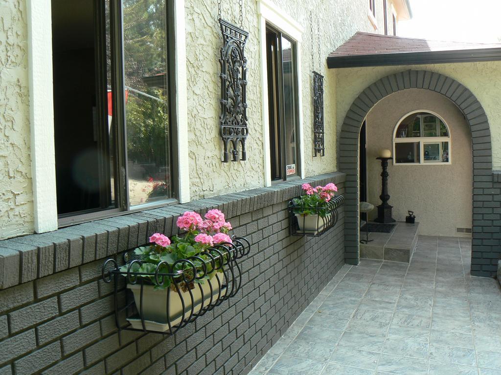 A Touch Of English B&B Kelowna Dış mekan fotoğraf