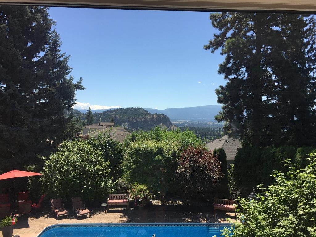 A Touch Of English B&B Kelowna Dış mekan fotoğraf
